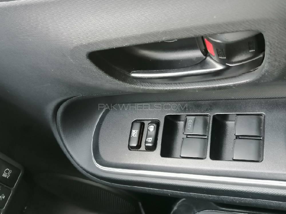 Toyota Aqua 2017 for Sale in Peshawar Toyota Aqua 2017 for Sale in Peshawar Image-9