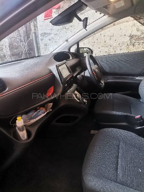 Toyota Sienta 2015 for Sale in Lahore Toyota Sienta 2015 for Sale in Lahore Image-3