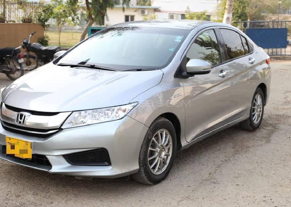 Honda Grace Hybrid 2018 for Sale in Karachi Image-1