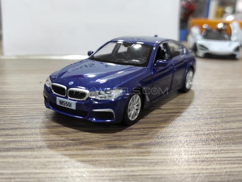 BMW M550i Die Cast Detailed Model Blue Image-1