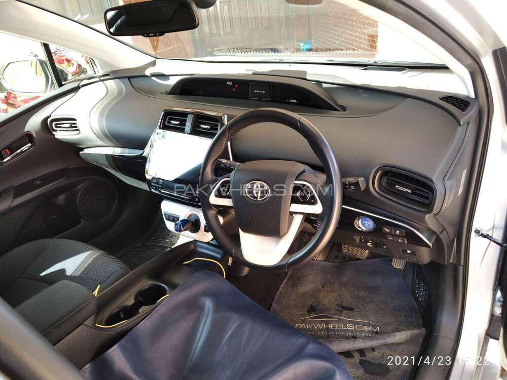 Toyota Prius 2017 for Sale in Islamabad Toyota Prius 2017 for Sale in Islamabad Image-9