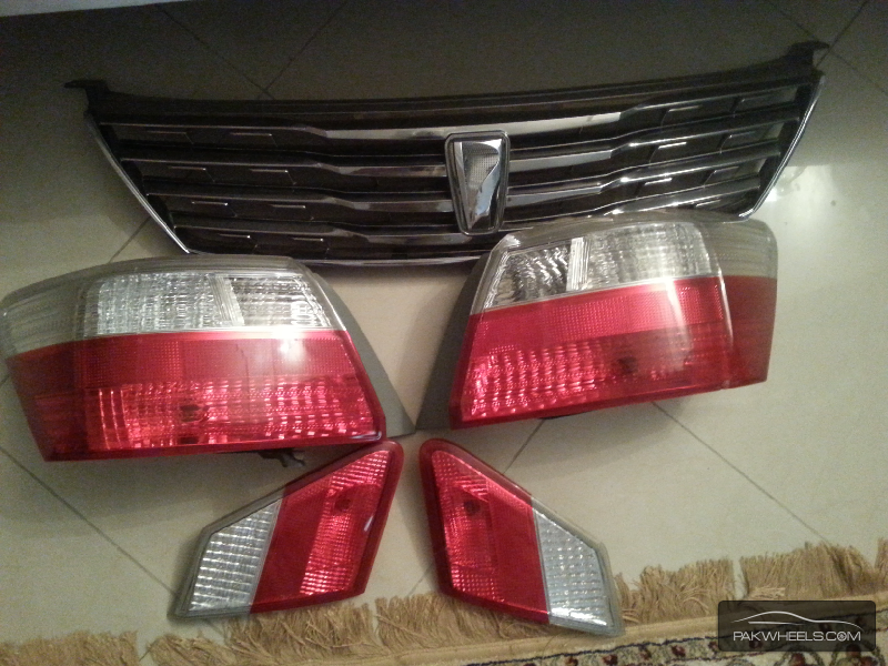 Toyota Premio 2008 Back lights & front grill. Image-1