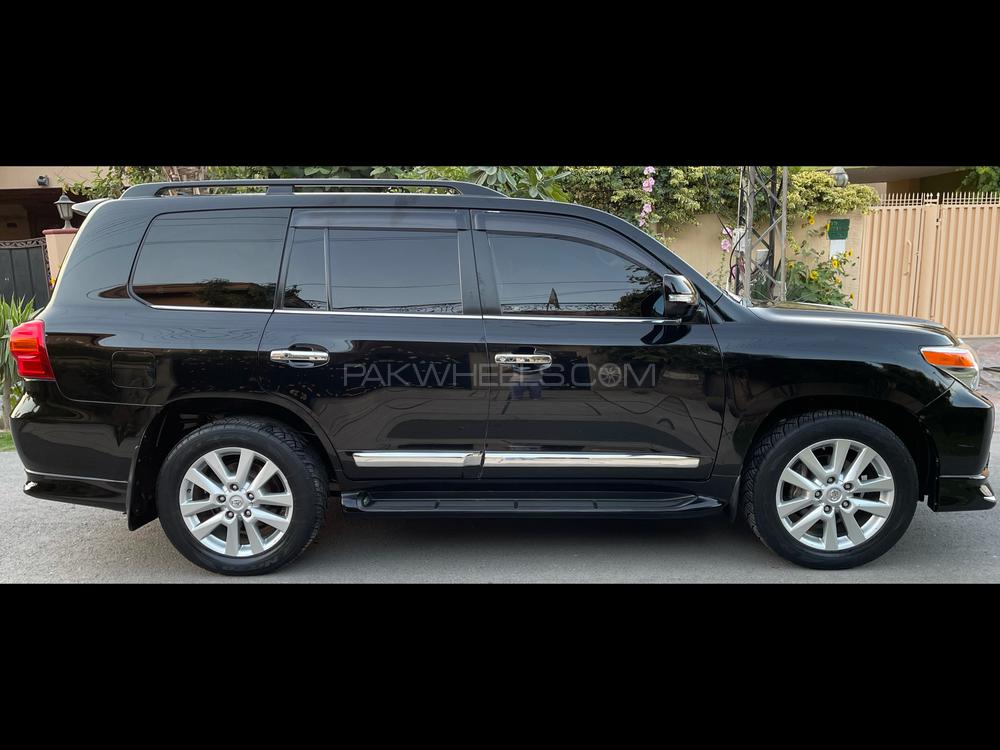 Toyota Land Cruiser 2013 for Sale in Lahore Toyota Land Cruiser 2013 for Sale in Lahore Image-4