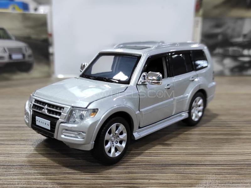 Mitsubishi Pajero Die Cast Detailed Model White for sale in Lahore Image-1
