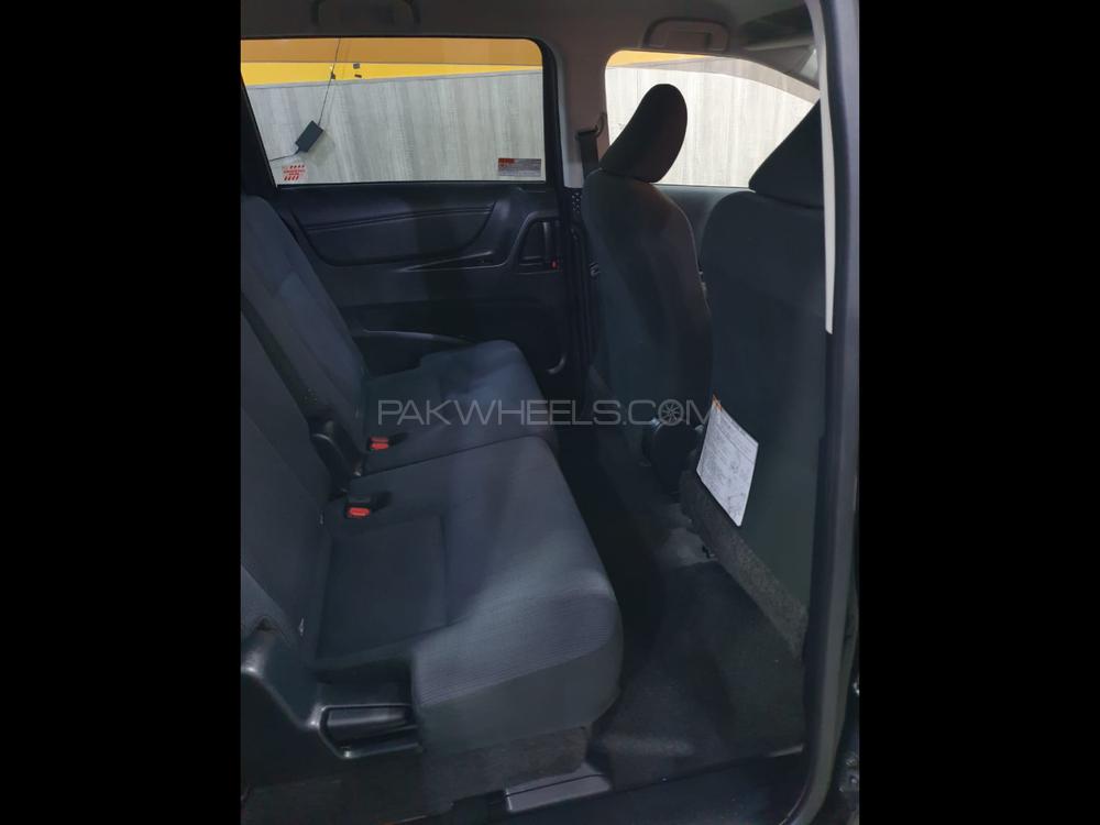 Toyota Sienta 2016 for Sale in Lahore Toyota Sienta 2016 for Sale in Lahore Image-9