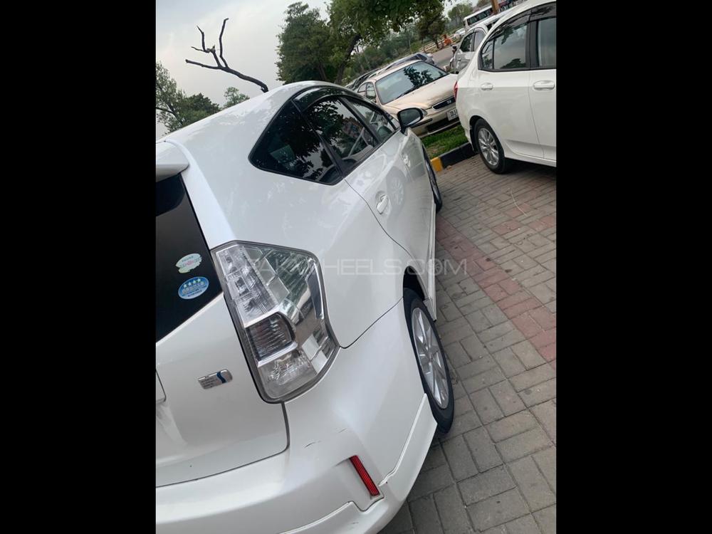 Toyota Prius Alpha 2011 for Sale in Islamabad Toyota Prius Alpha 2011 for Sale in Islamabad Image-3
