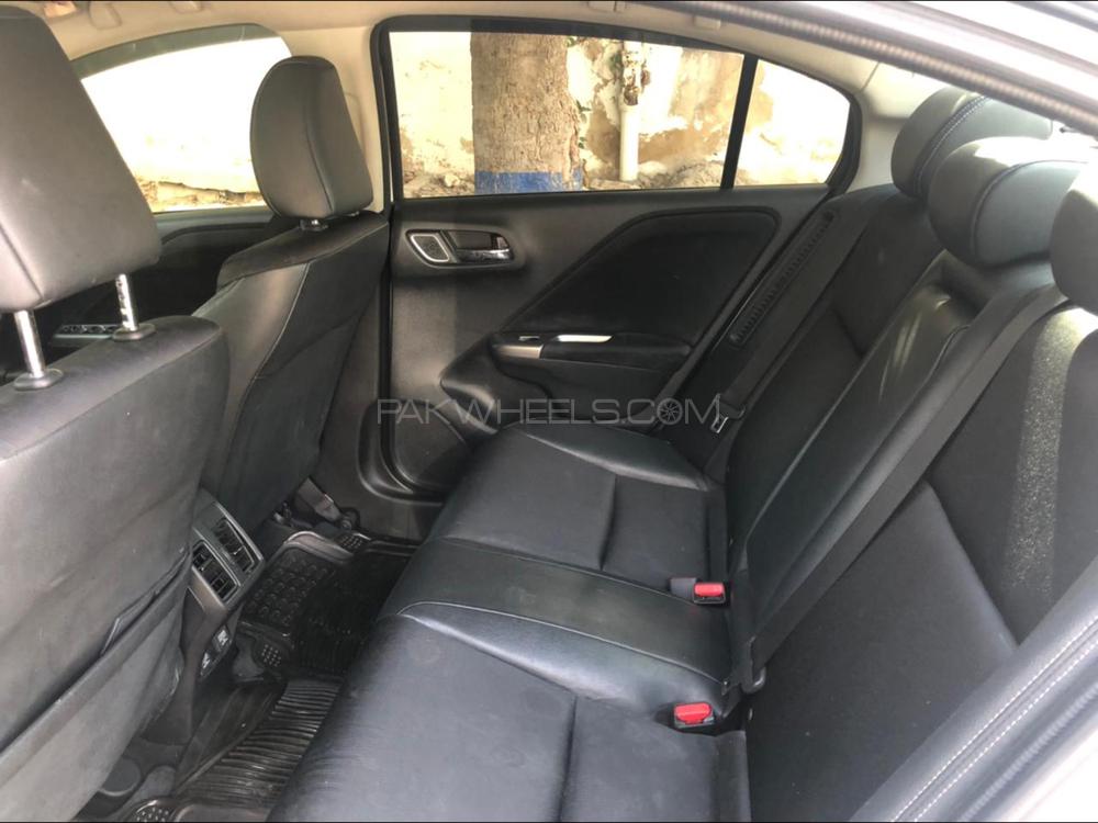 Honda Grace Hybrid 2015 for Sale in Karachi Honda Grace Hybrid 2015 for Sale in Karachi Image-12
