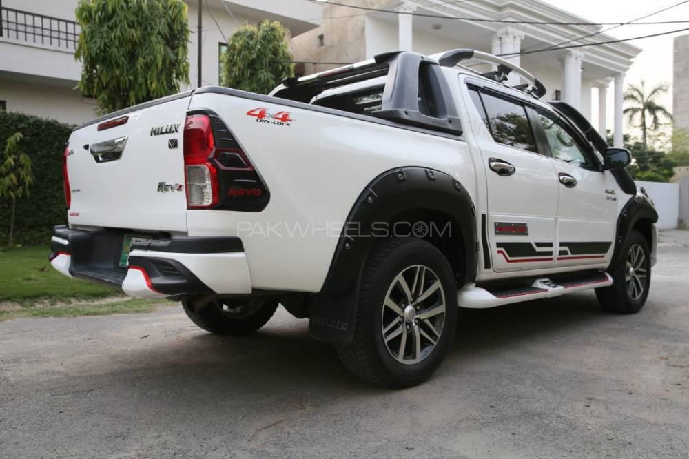 Toyota Hilux 2018 for Sale in Lahore Toyota Hilux 2018 for Sale in Lahore Image-9