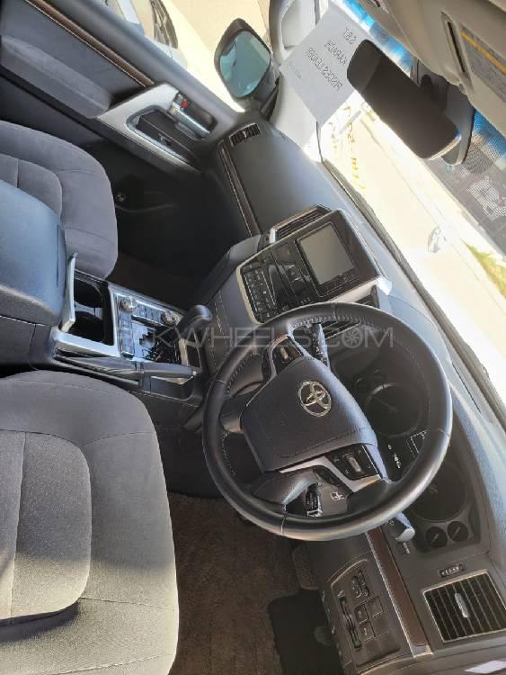 Toyota Land Cruiser 2017 for Sale in Lahore Toyota Land Cruiser 2017 for Sale in Lahore Image-9