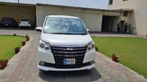 Toyota Noah 2015 for Sale in Lahore
