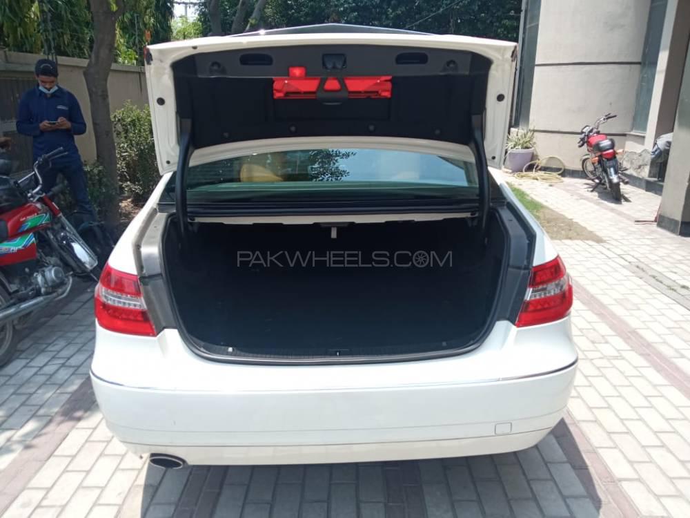 Mercedes Benz E Class 2010 for Sale in Lahore Mercedes Benz E Class 2010 for Sale in Lahore Image-7