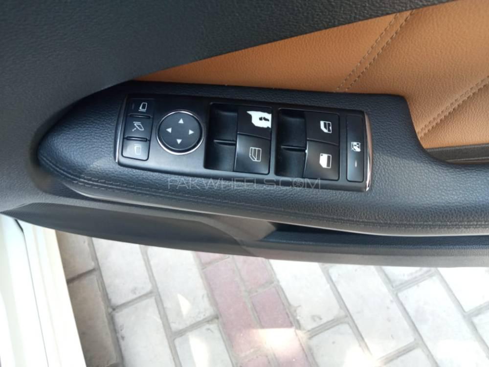 Mercedes Benz E Class 2010 for Sale in Lahore Mercedes Benz E Class 2010 for Sale in Lahore Image-13