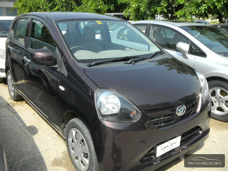 Daihatsu mira 2011