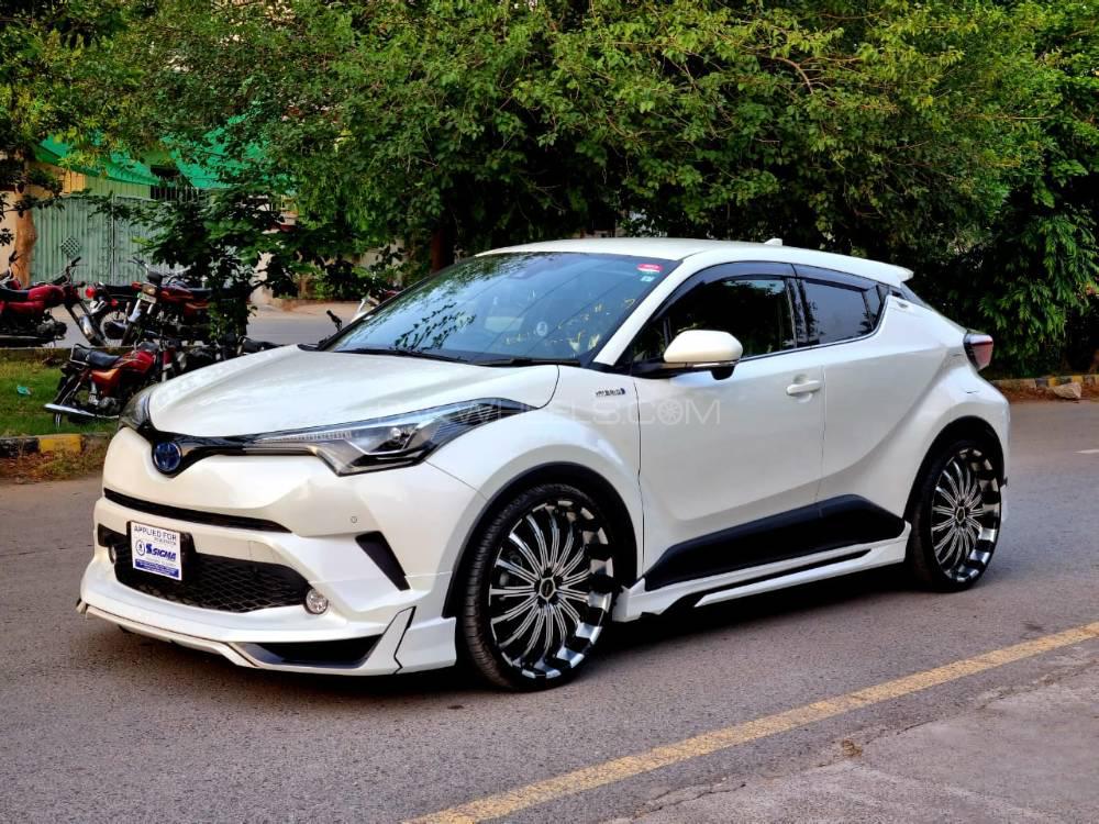 Toyota C-HR 1.8 Hybrid 2017 for sale in Lahore | PakWheels