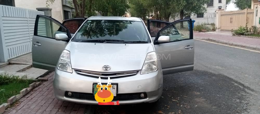 Toyota Prius 2010 for Sale in Lahore Image-1