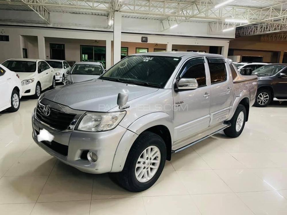 Toyota Hilux Vigo Champ GX 2015 for sale in Peshawar | PakWheels