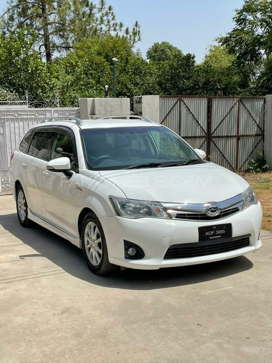 Toyota corolla fielder hybrid