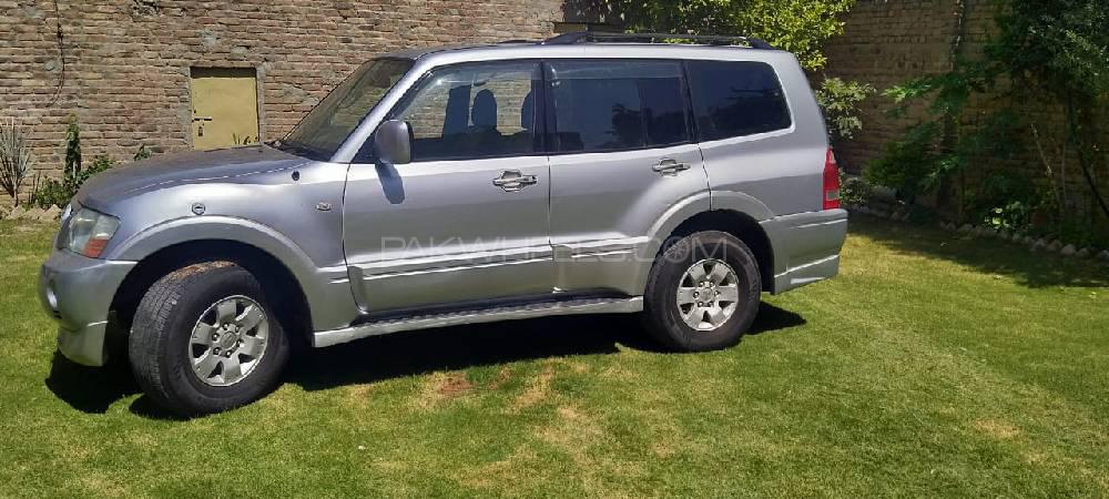 Mitsubishi pajero 2003 года