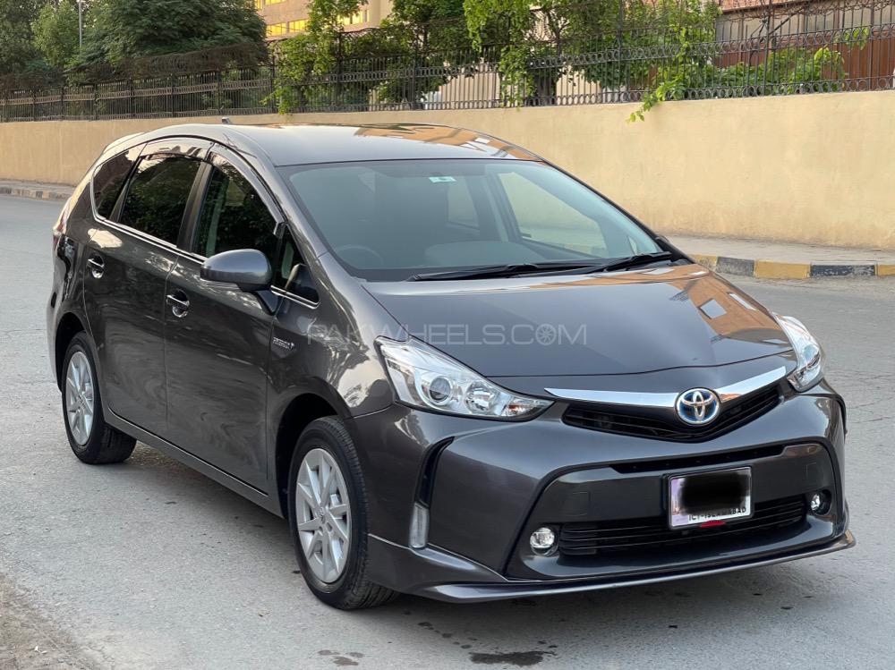 Toyota Prius Alpha 2014 for Sale in Faisalabad Image-1