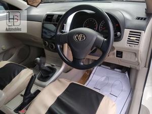 Toyota Corolla XLI 2014
white in colour 
front and back camera with Android TV.
TCM maintained.