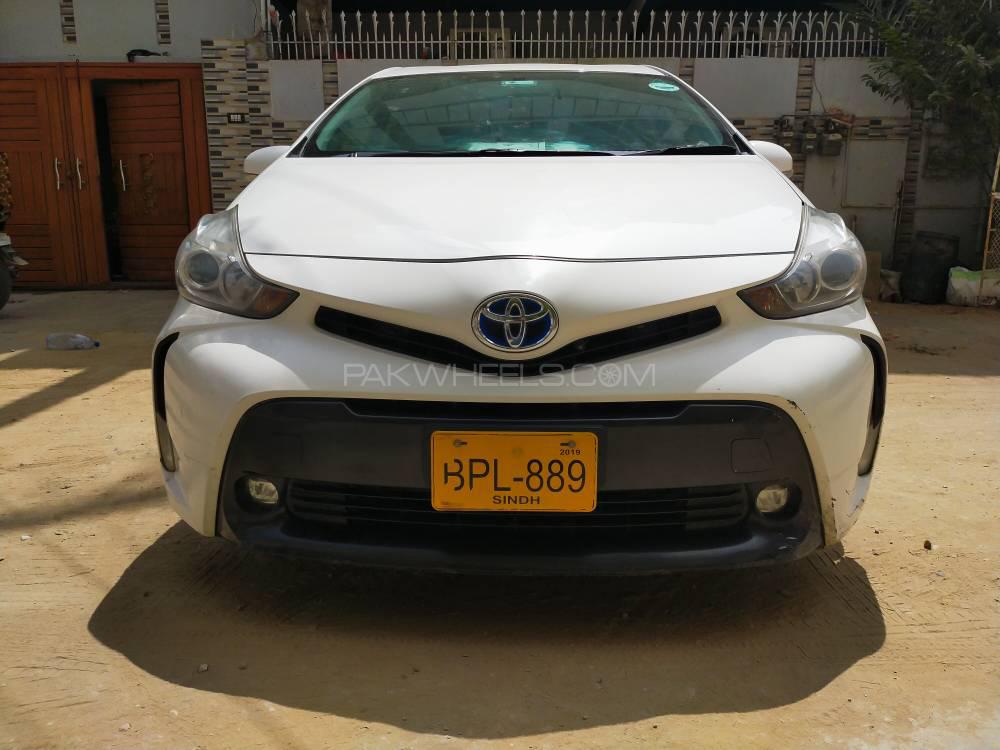 Toyota Prius Alpha 2015 for Sale in Karachi Image-1