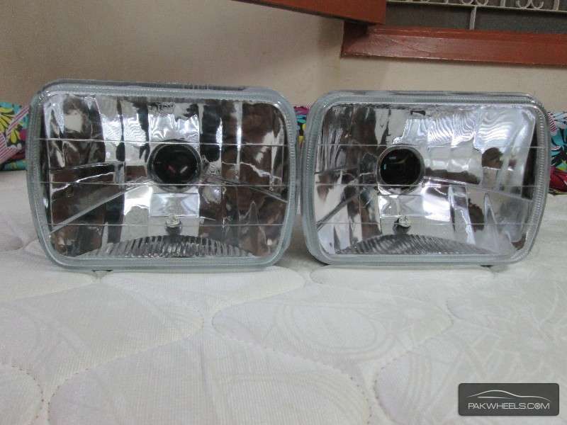 New & Un-used Pair Of CTG Head Lights Image-1