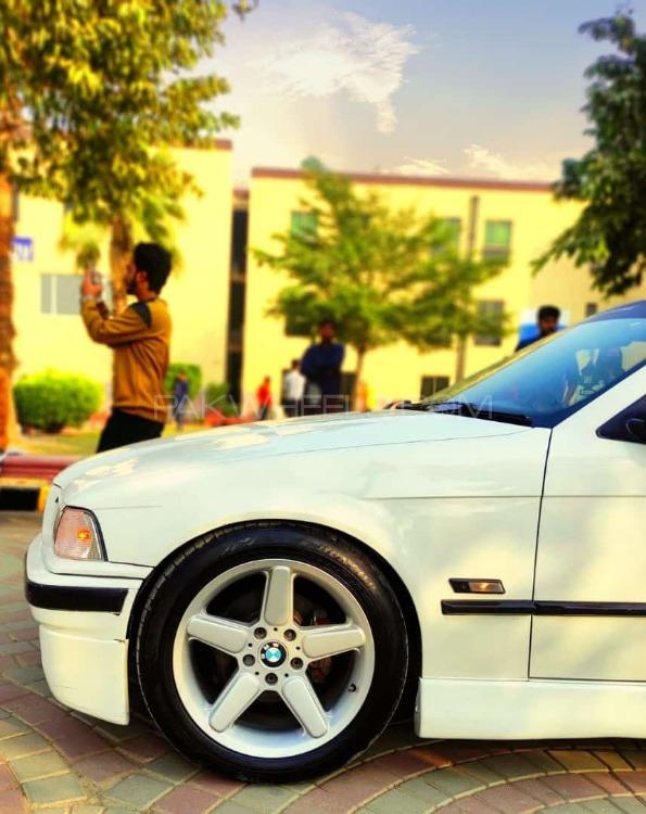 BMW 3 Series - 1992  Image-1