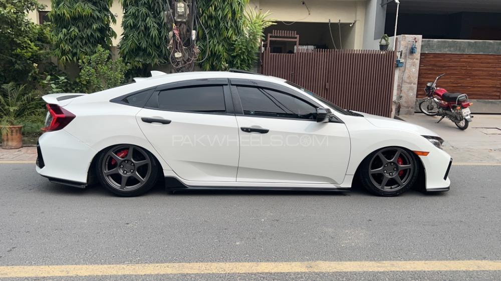 ہونڈا سوک - 2022  Image-1