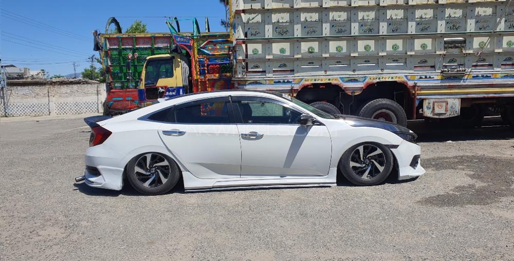 Honda Civic - 2018  Image-1