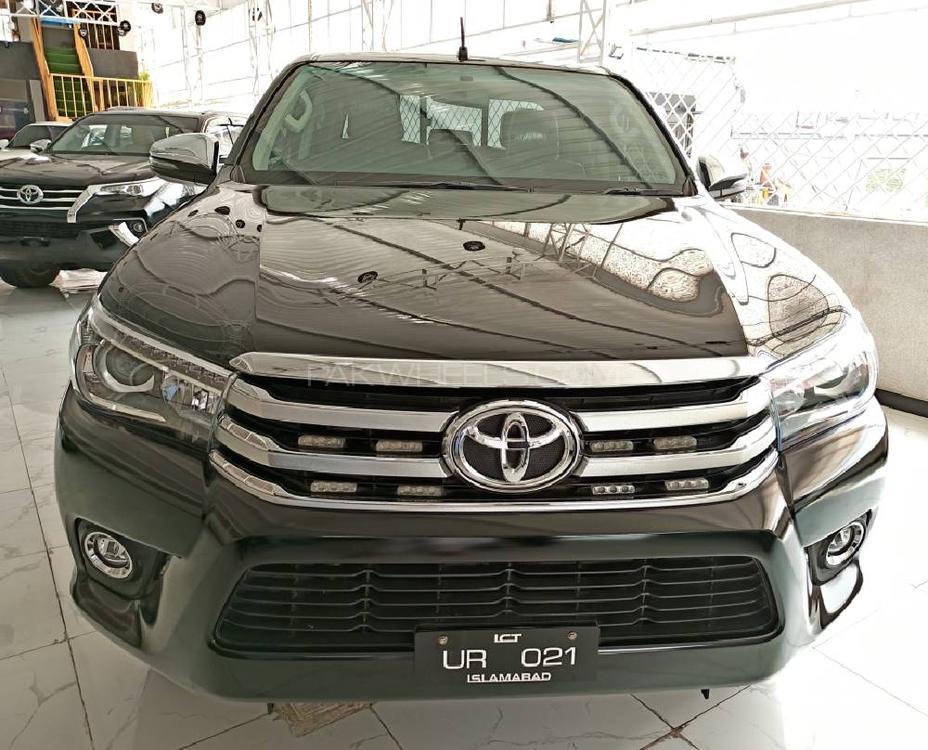 Toyota Hilux 2021 for Sale in Peshawar Image-1