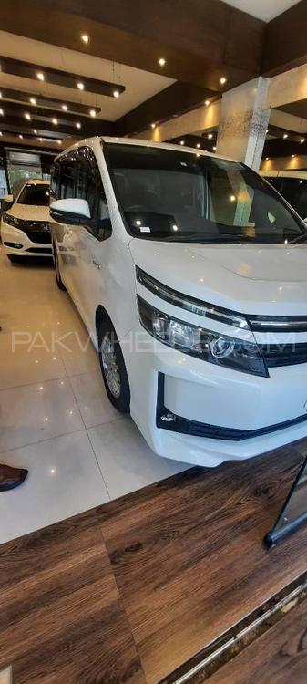 Toyota Voxy 2016 for Sale in Islamabad Image-1