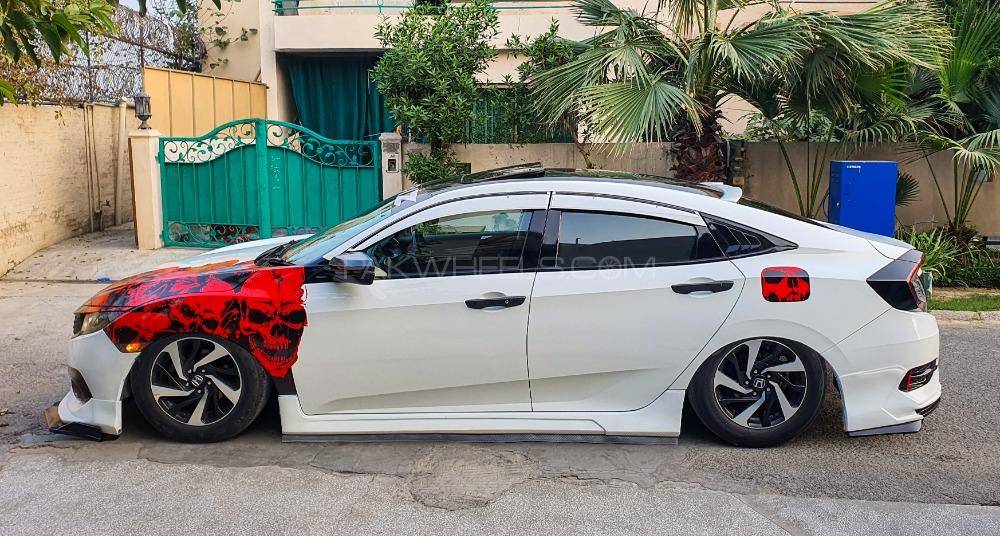 Honda Civic - 2018  Image-1