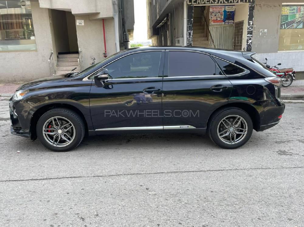 Lexus RX Series 2010 for Sale in Lahore Lexus RX Series 2010 for Sale in Lahore Image-9