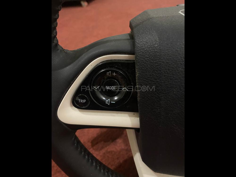 Toyota Prius airbag 2019 Toyota Prius airbag 2019 Image-2