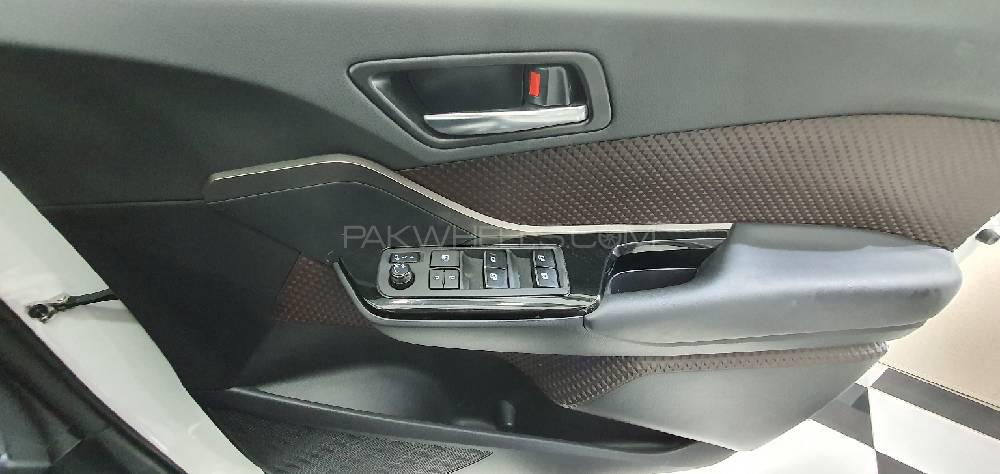 Toyota C-HR 2018 for Sale in Rawalpindi Toyota C-HR 2018 for Sale in Rawalpindi Image-9