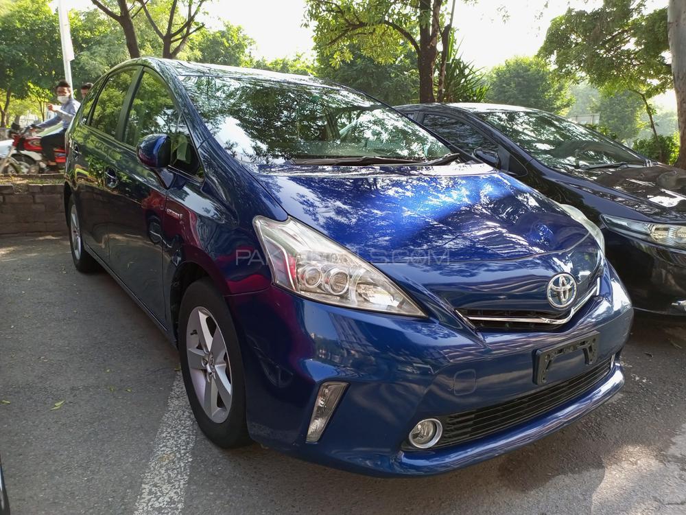 Toyota Prius Alpha 2011 for Sale in Islamabad Image-1