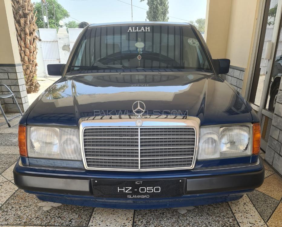 Mercedes Benz E Class 1990 for Sale in Chakwal Image-1