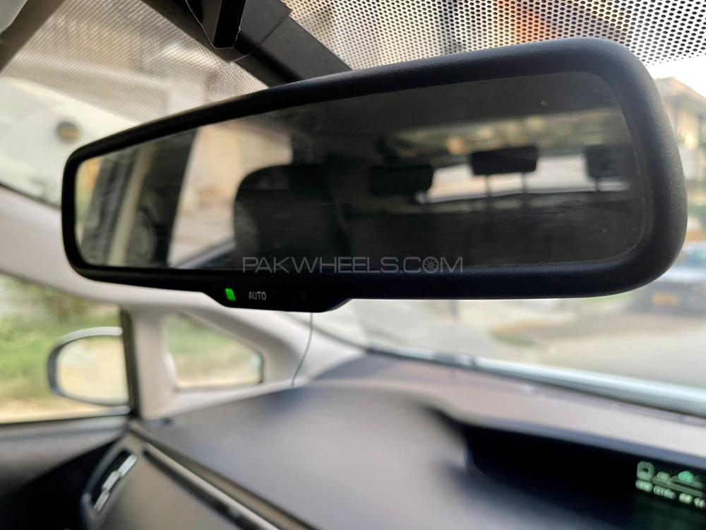 Toyota Prius 2013 for Sale in Karachi Toyota Prius 2013 for Sale in Karachi Image-10