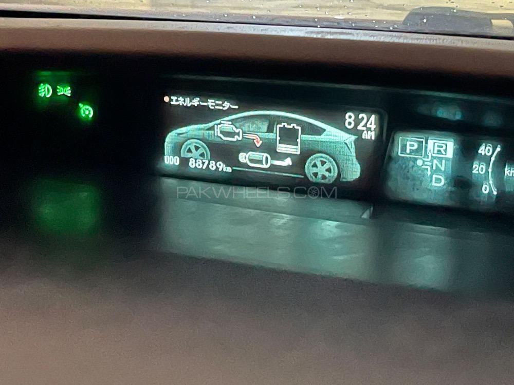 Toyota Prius 2013 for Sale in Karachi Toyota Prius 2013 for Sale in Karachi Image-18