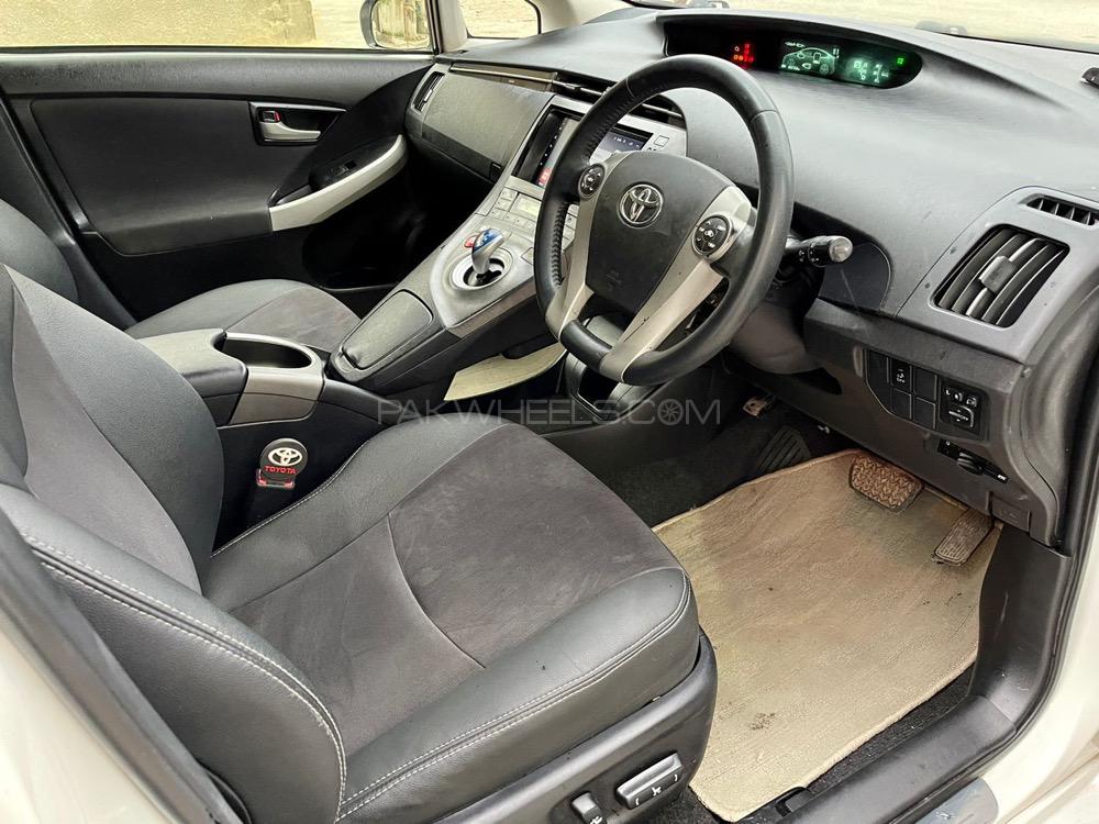 Toyota Prius 2013 for Sale in Karachi Toyota Prius 2013 for Sale in Karachi Image-13