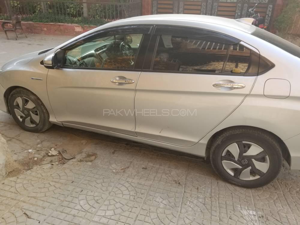 Honda Grace Hybrid 2016 for Sale in Karachi Honda Grace Hybrid 2016 for Sale in Karachi Image-4