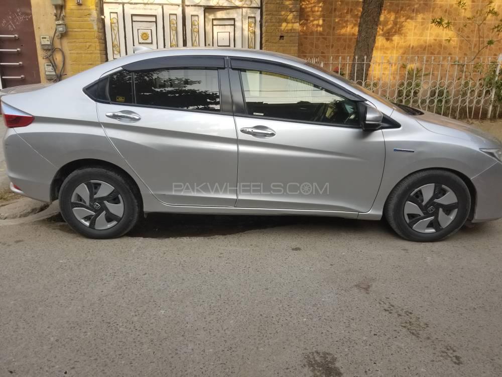 Honda Grace Hybrid 2016 for Sale in Karachi Honda Grace Hybrid 2016 for Sale in Karachi Image-5