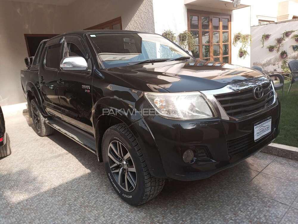 Toyota Hilux 2012 for Sale in Karachi Toyota Hilux 2012 for Sale in Karachi Image-2