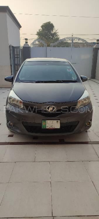 Toyota Vitz 2013 for Sale in Layyah Image-1