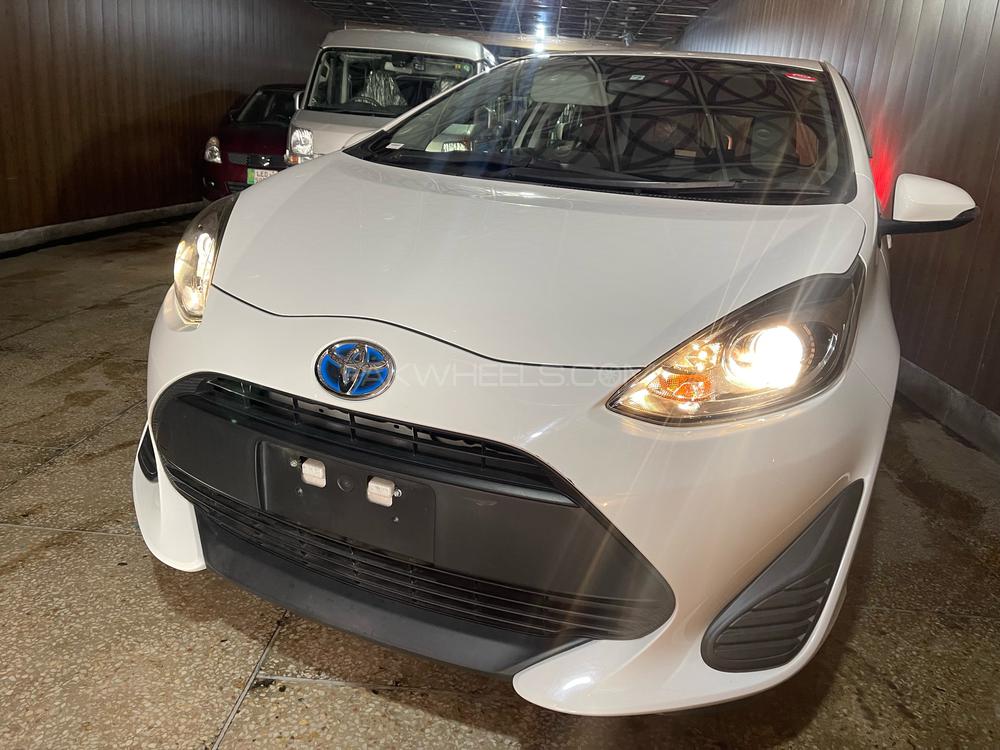 Toyota Aqua L 2018 Image-1