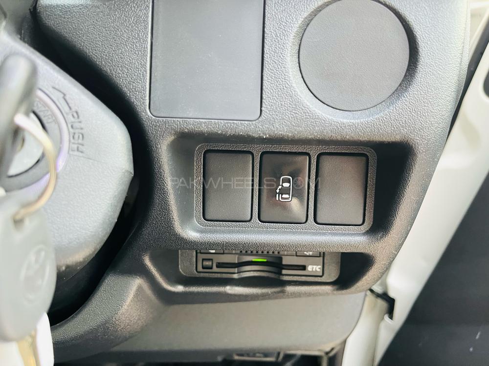 Toyota Hiace 2016 for Sale in Karachi Toyota Hiace 2016 for Sale in Karachi Image-7