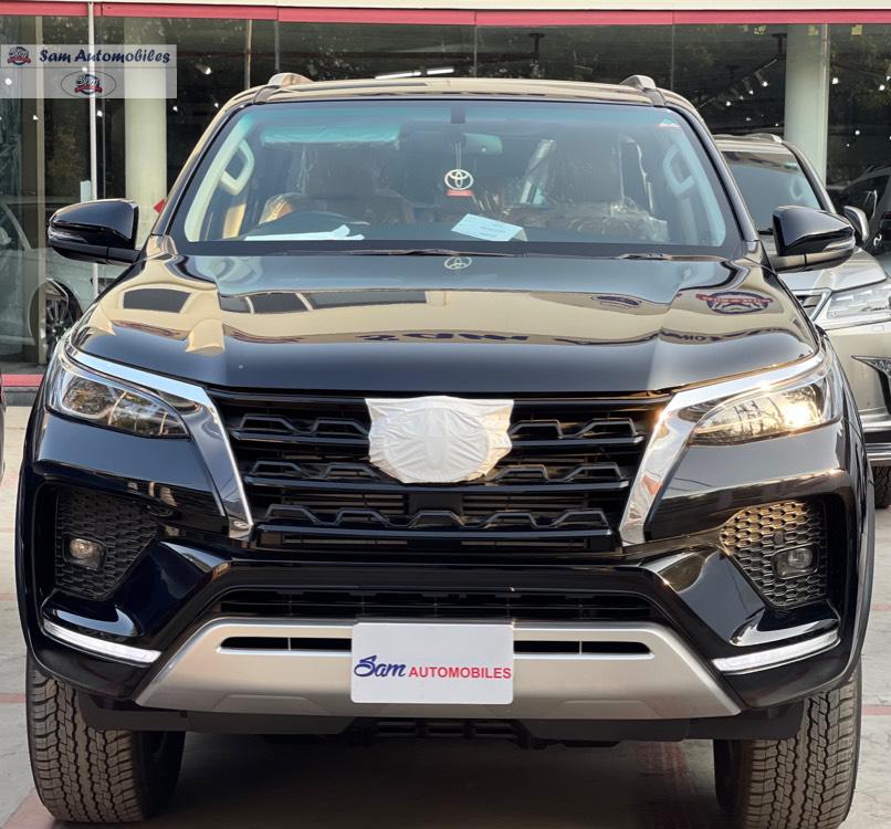 Toyota Fortuner 2021 for Sale in Karachi Image-1