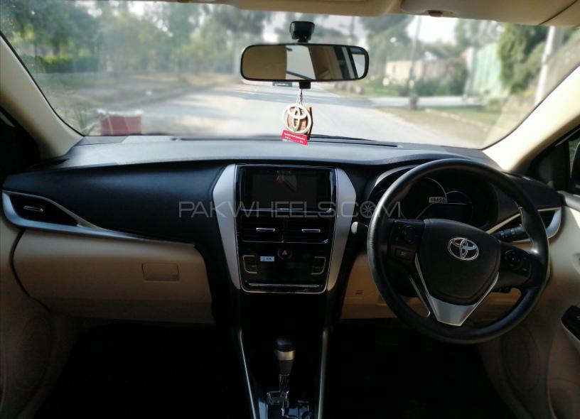 Toyota Yaris Sedan 2021 for Sale in Peshawar Image-1