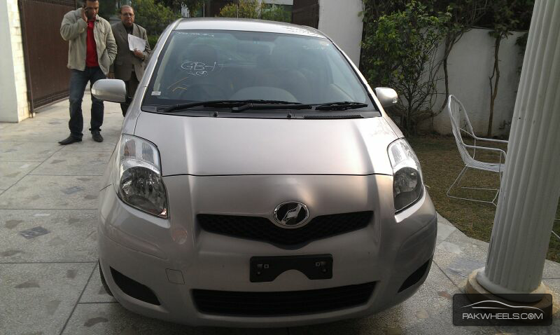 Toyota Vitz 2010 for Sale in Islamabad Image-1