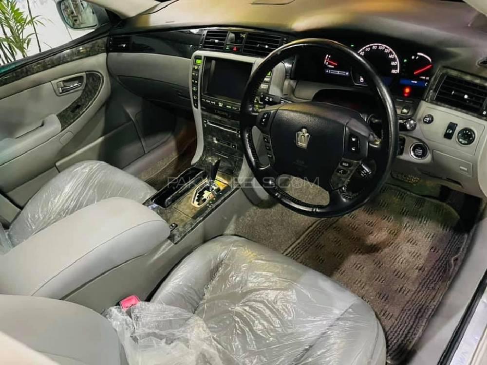 Toyota Crown 2005 for Sale in Islamabad Toyota Crown 2005 for Sale in Islamabad Image-14